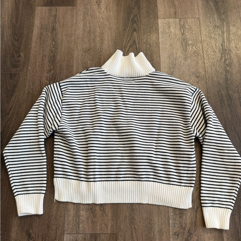 Universal Thread Black and White Striped Sweater, women’s size large - Picture 5 of 5